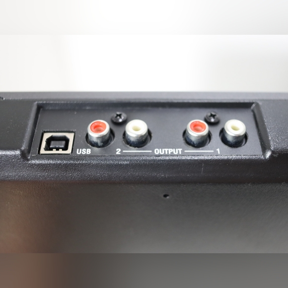 Numark Mixtrack Pro DJ Controller - Picture 8 of 8